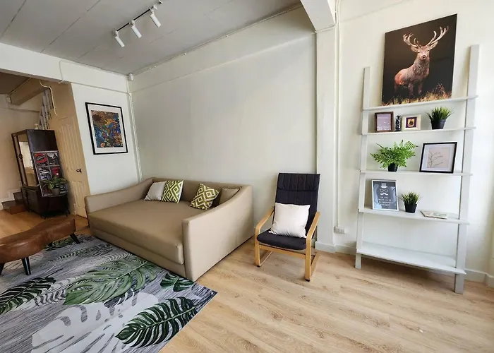 Cozy Townhouse For 7 Guests, 5-minute Walk From Bts * Bangkok