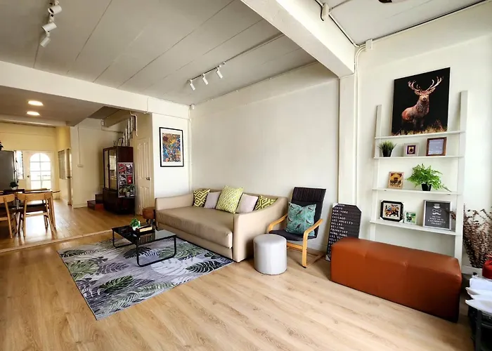 Cozy Townhouse For 7 Guests, 5-minute Walk From Bts