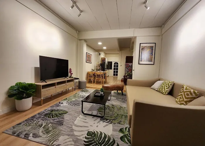 Cozy Townhouse For 7 Guests, 5-minute Walk From Bts *