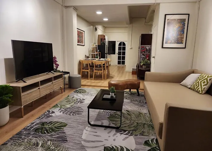 Cozy Townhouse For 7 Guests, 5-minute Walk From Bts Holiday home Bangkok
