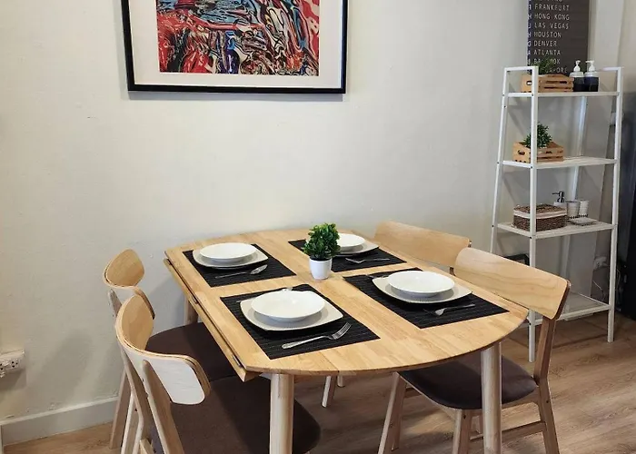 Cozy Townhouse For 7 Guests, 5-minute Walk From Bts