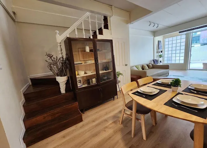 Cozy Townhouse For 7 Guests, 5-minute Walk From Bts Holiday home Bangkok