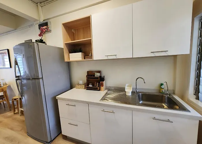 Cozy Townhouse For 7 Guests, 5-minute Walk From Bts *
