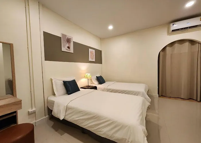 Cozy Townhouse For 7 Guests, 5-minute Walk From Bts