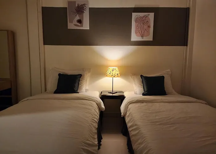 Cozy Townhouse For 7 Guests, 5-minute Walk From Bts Holiday home Bangkok