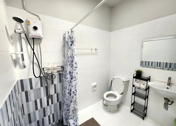 Cozy Townhouse For 7 Guests, 5-minute Walk From Bts Bangkok